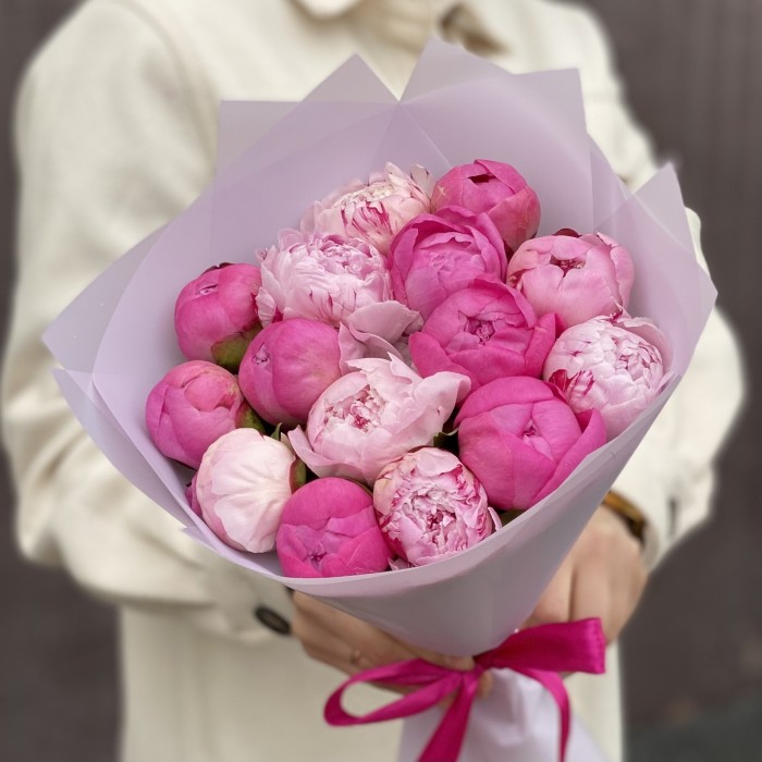 Розовый микс из 15 пионов